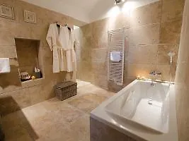 Le Chateau Des Cinq Cantons Hotel